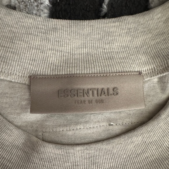 Essentials Tee Light Oatmeal - Picture 4 of 5
